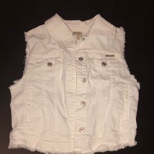 White jean vest !
